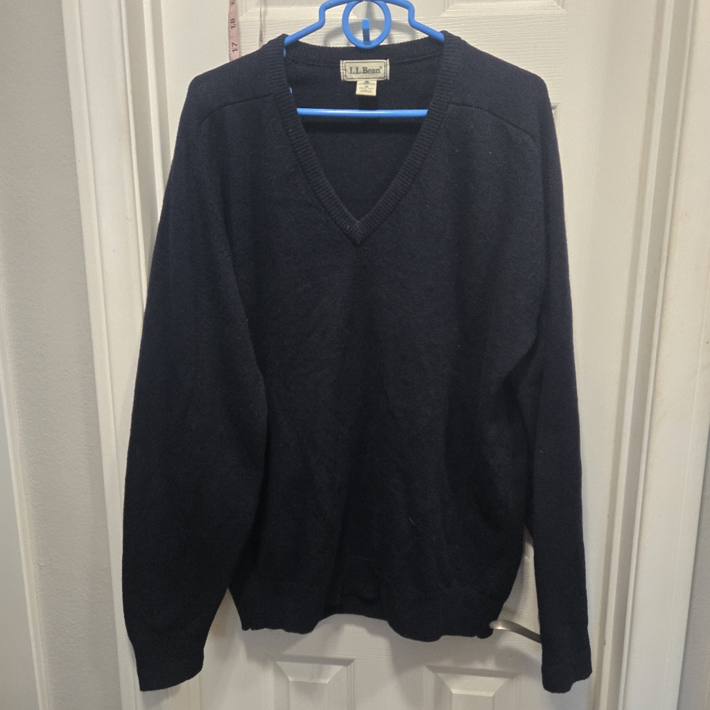 L.L. Bean Men's Vintage Lambswool Navy Sweater Size M Tall